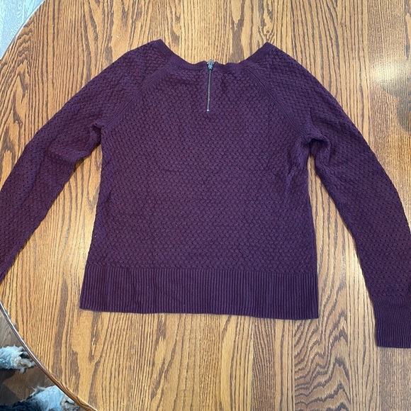 Super soft American eagle long sleeve sweater barley worn - Picture 2 of 3